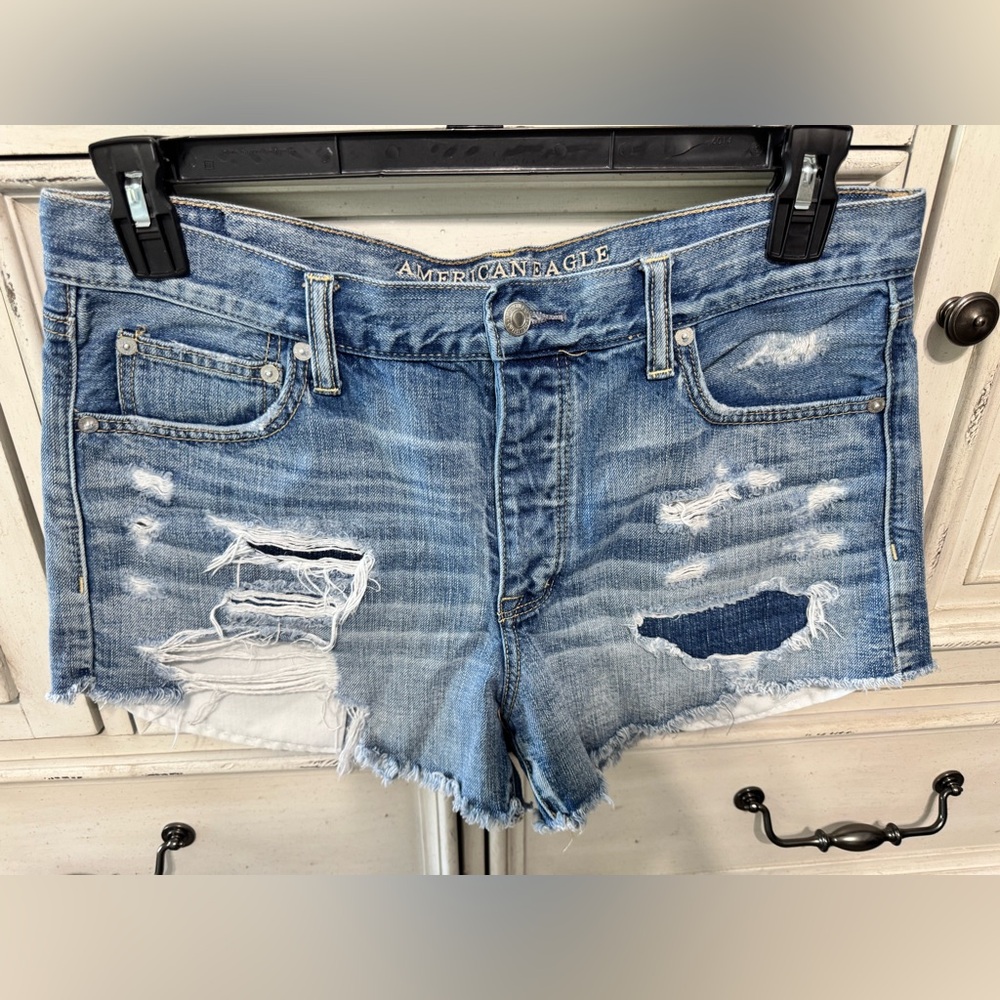 American Eagle Vintage High Rise size 12 ripped jeans shorts